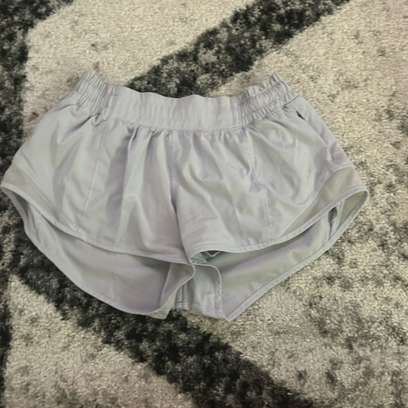 light purple lululemon hotty hot shorts - Picture 1 of 2